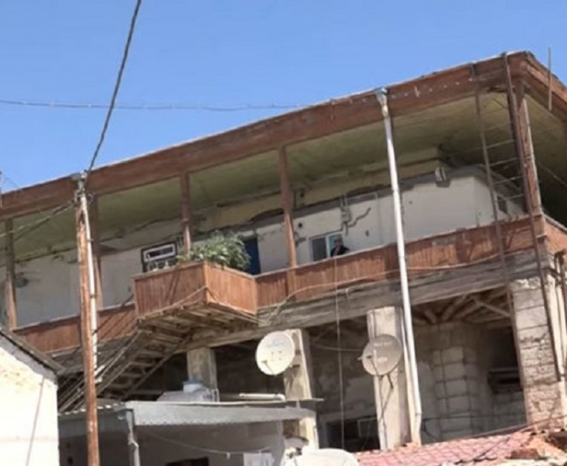 Жильцы 150-летнего здания в Баку живут в постоянной опасности - ВИДЕО