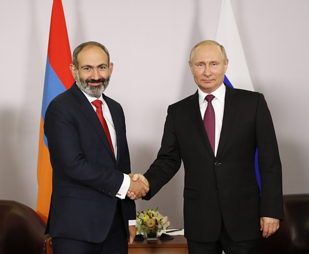 Путин обсудил с Пашиняном армяно-азербайджанские отношения