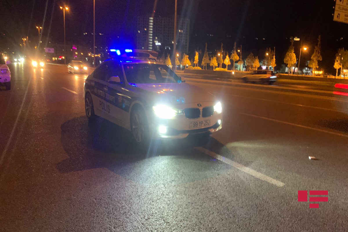 В Баку водитель скрылся, сбив двух пешеходов