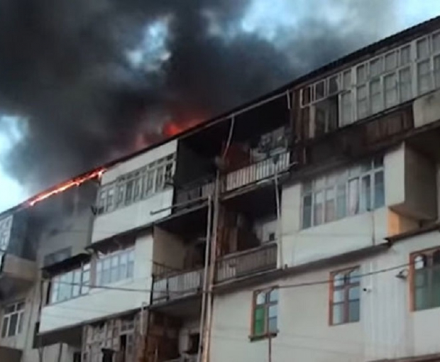 Как обстоит ситуация с жильцами здания в Евлахе, где вчера произошел пожар? - ВИДЕО