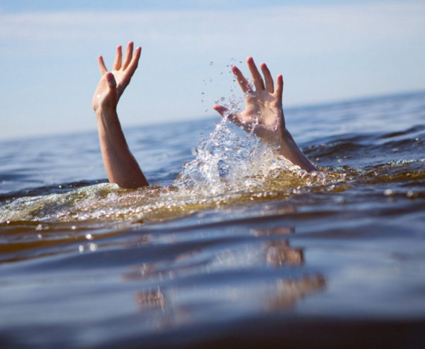 В Каспийском море утонули два человека