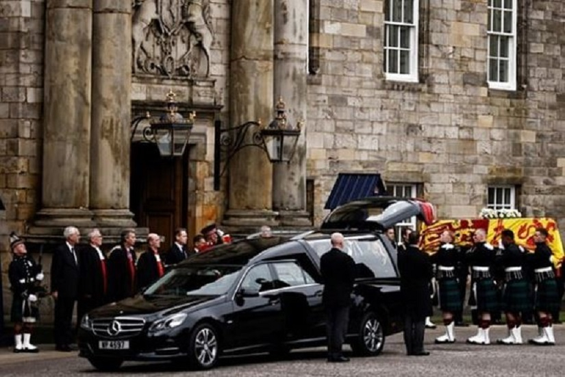 У гроба Елизаветы II в Эдинбурге произошел инцидент - ВИДЕО