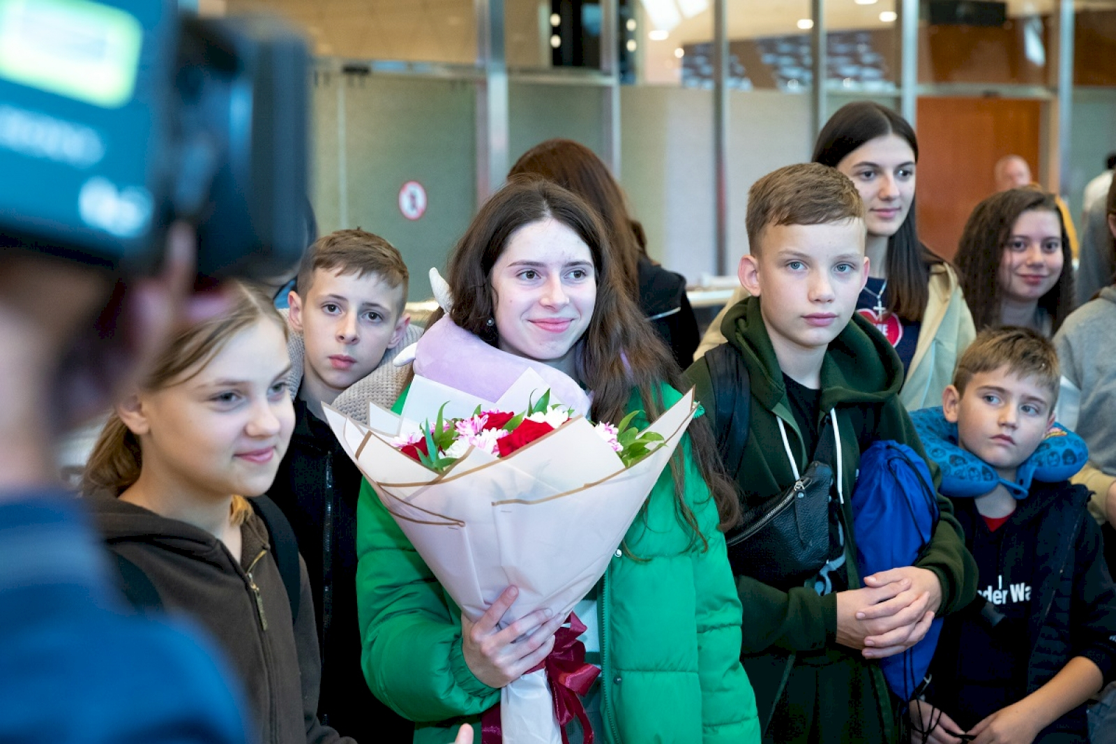 В Азербайджан доставили 29 украинских детей, оставшихся без попечения родителей - ФОТО