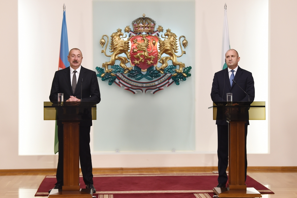 Президенты Азербайджана и Болгарии выступили с заявлениями для печати - ФОТО
