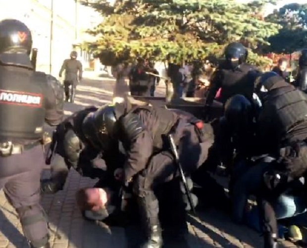 В Москве и Петербурге начались задержания на акциях протеста - ВИДЕО