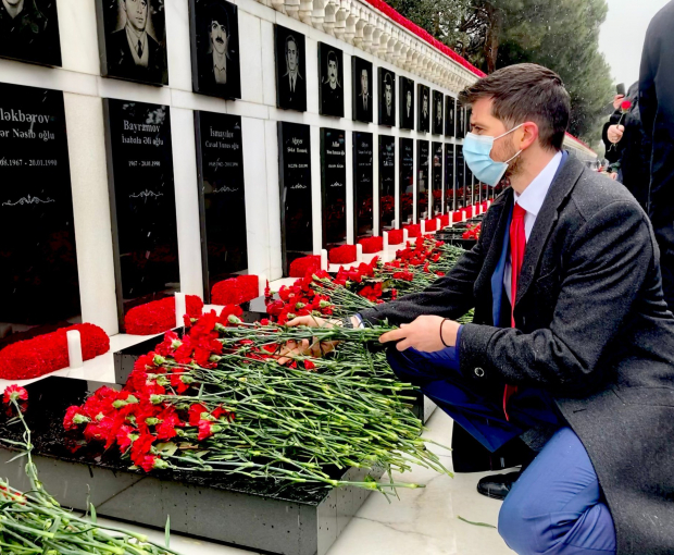 Посол Израиля в Азербайджане почтил память шехидов Отечественной войны - ФОТО