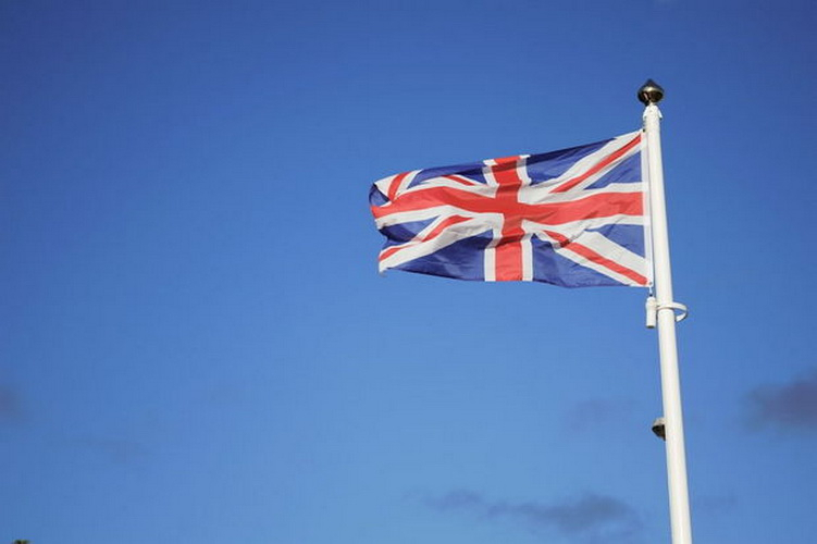 Посол Великобритании выразил соболезнования в связи со второй годовщиной теракта в Гяндже - ФОТО