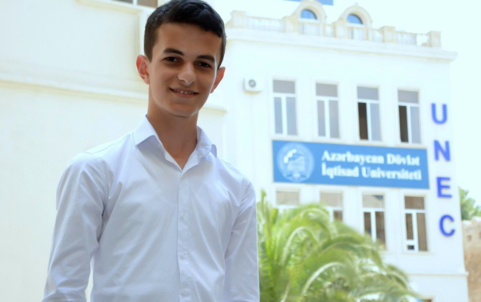В Баку студент, набравший 685 баллов, покончил жизнь самоубийством - ФОТО