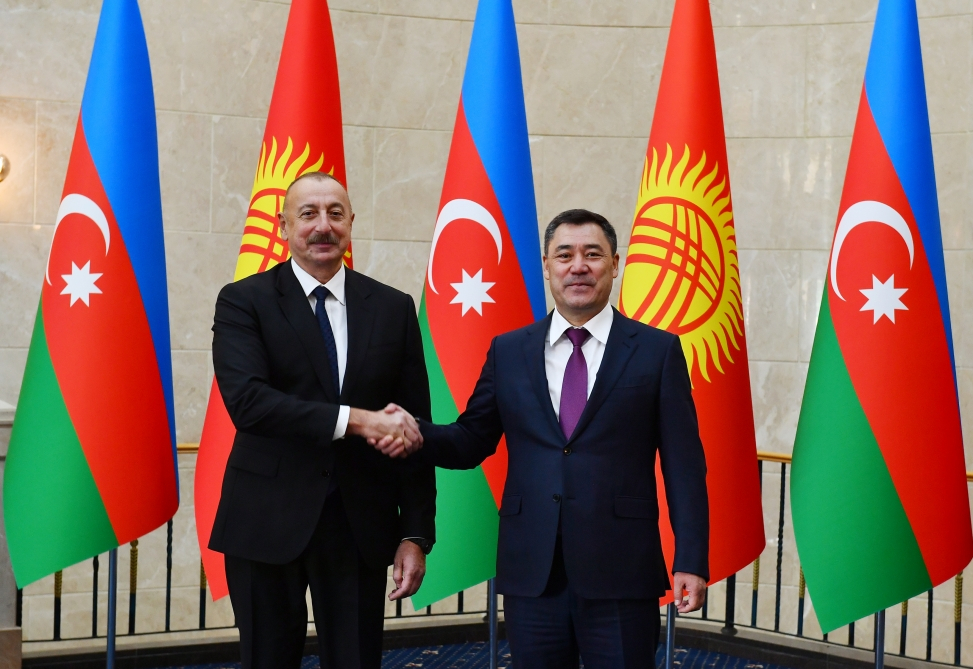 В Бишкеке состоялась церемония официальной встречи Президента Ильхама Алиева - ФОТО