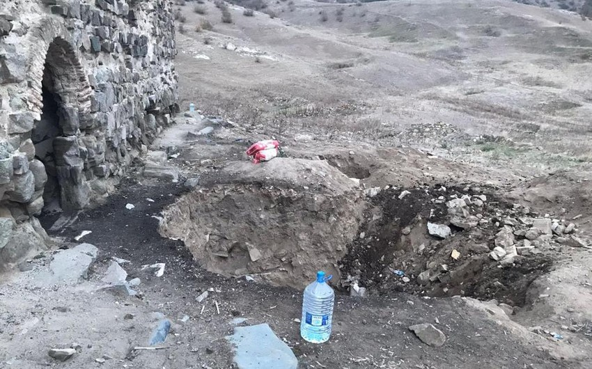 В Азербайджане искатели золота повредили исторический памятник - ФОТО