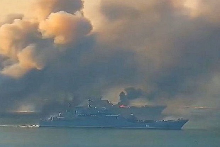 В Севастопольской бухте взорваны военные корабли России - ВИДЕО