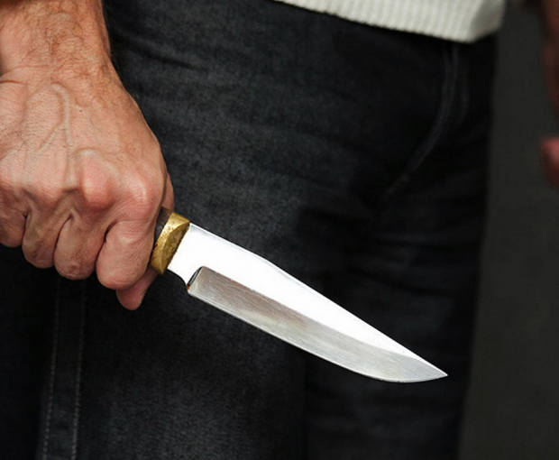 В Баку экс-полицейского ранили ножом