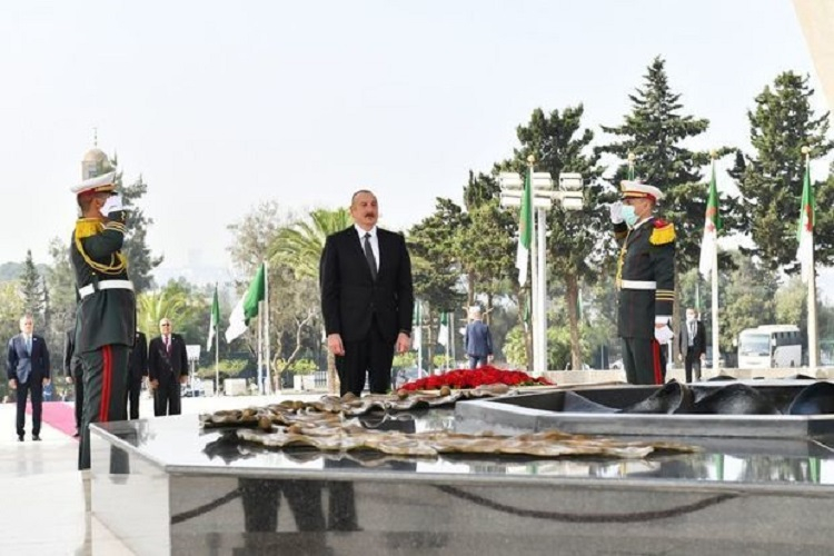 Ильхам Алиев посетил Памятник славы и мученичества и Музей борцов за независимость в Алжире - ОБНОВЛЕНО + ФОТО