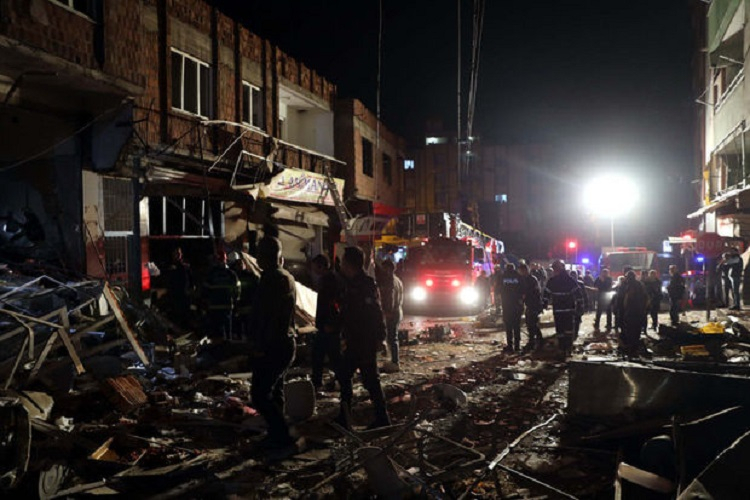 В Хырдалане произошел взрыв в многоэтажном здании, есть пострадавшие - ВИДЕО
