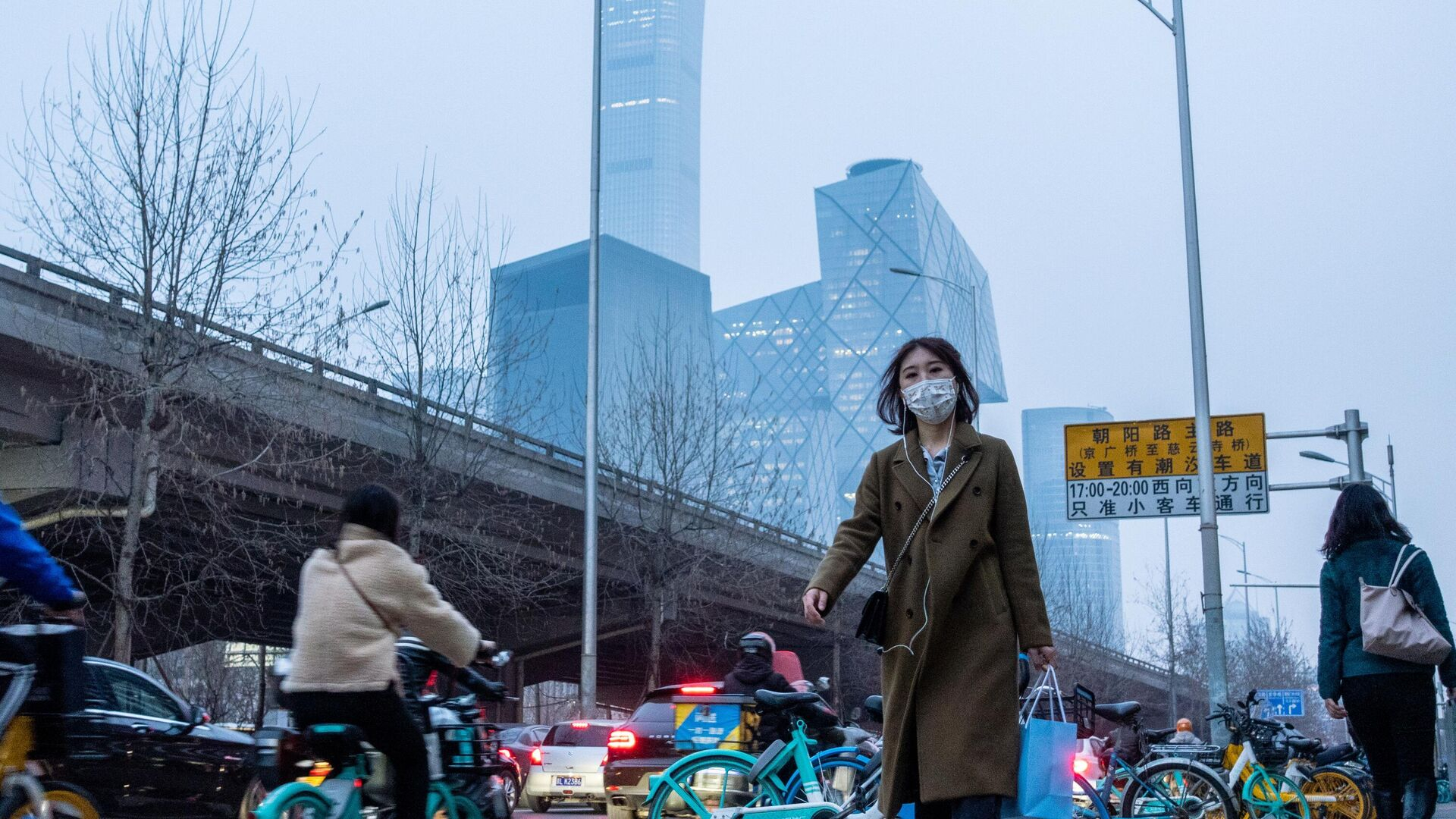 Из-за новой вспышки коронавируса в Пекине закрылись парки, торговые центры и музеи