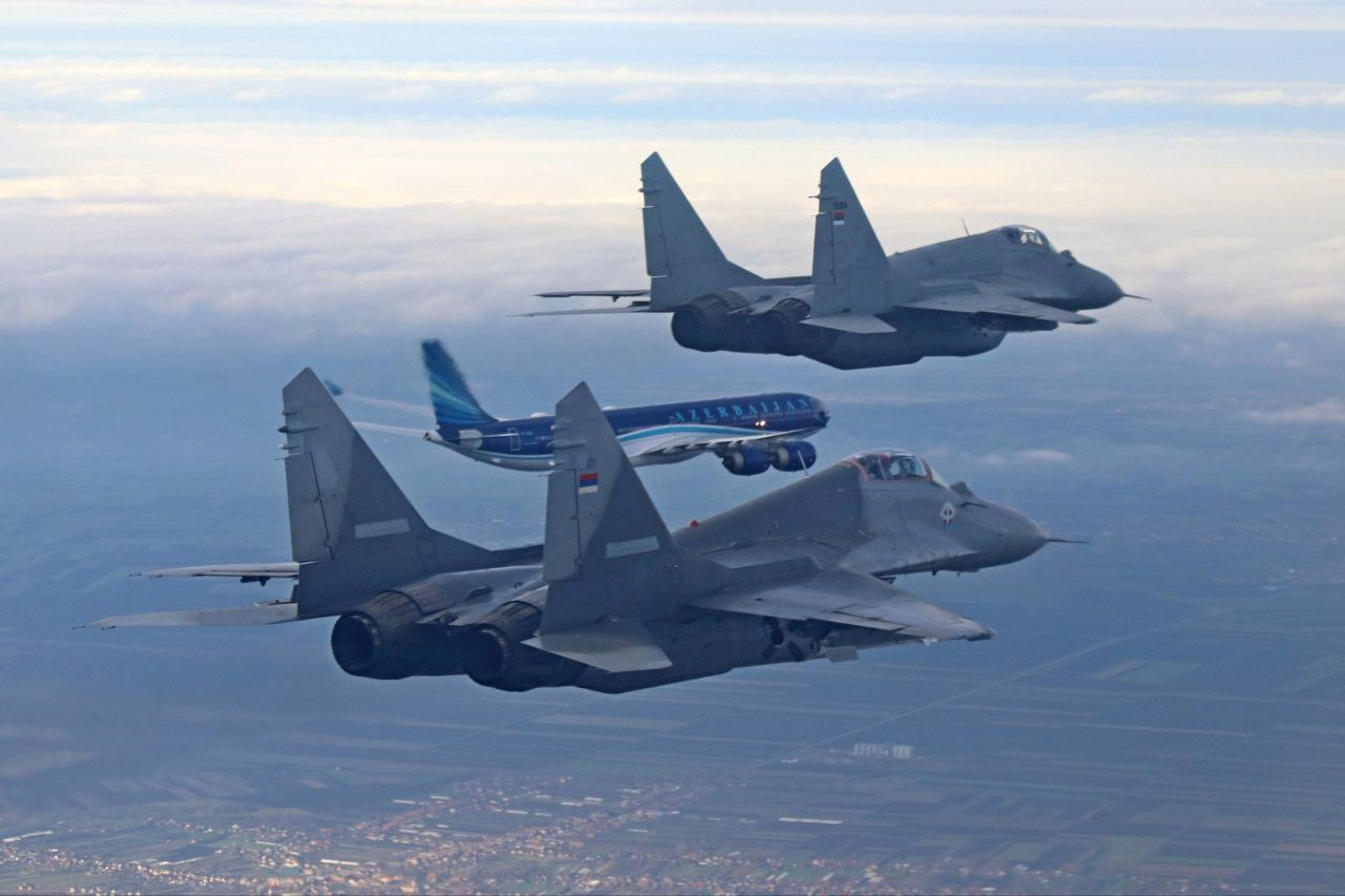 Сербия в знак уважения к Президенту Азербайджана подняла в небо боевые самолеты - ФОТО