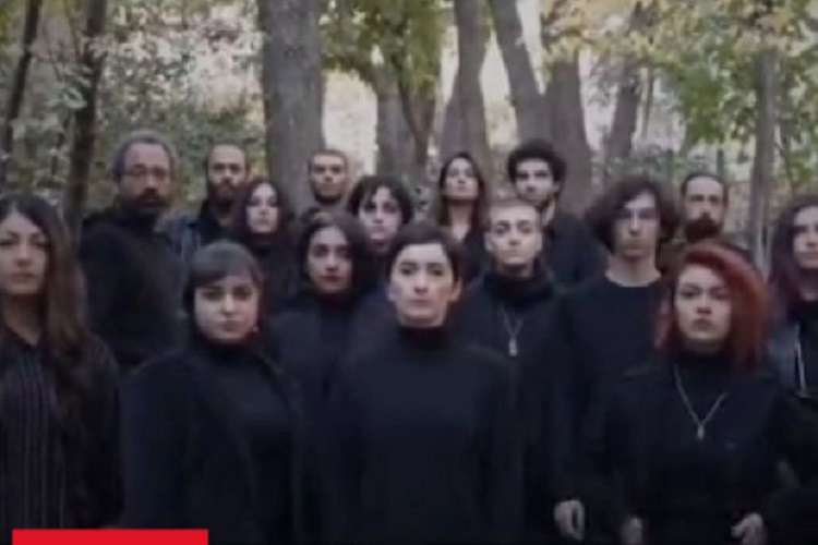 В Иране сотрудницы театра отказались носить хиджаб - ВИДЕО