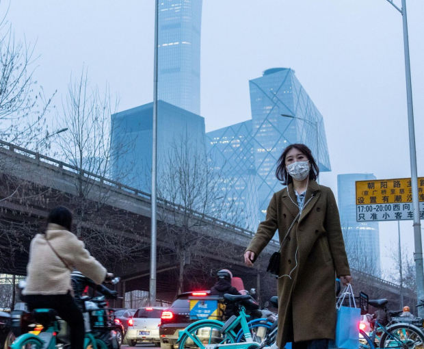 Из-за новой вспышки коронавируса в Пекине закрылись парки, торговые центры и музеи