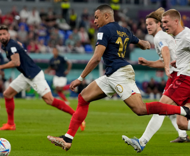 Сборная Франции обыграла датчан и первой вышла в плей-офф ЧМ-2022