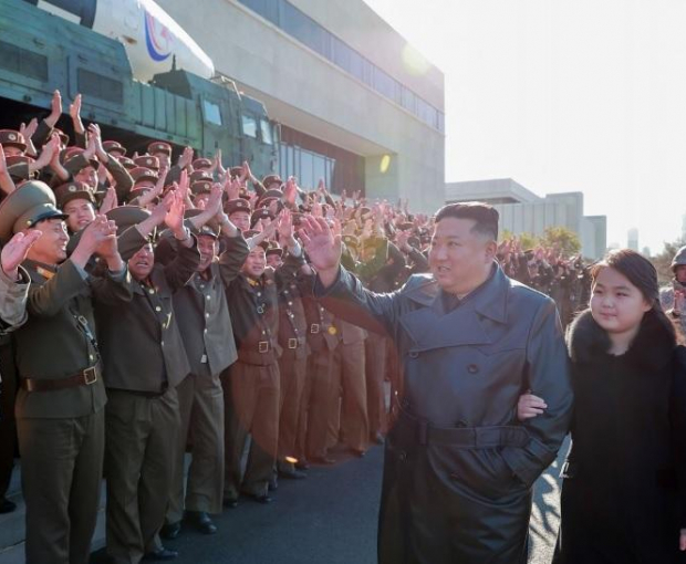 Ким Чен Ын во второй раз появился на публике со своей дочерью - ФОТО
