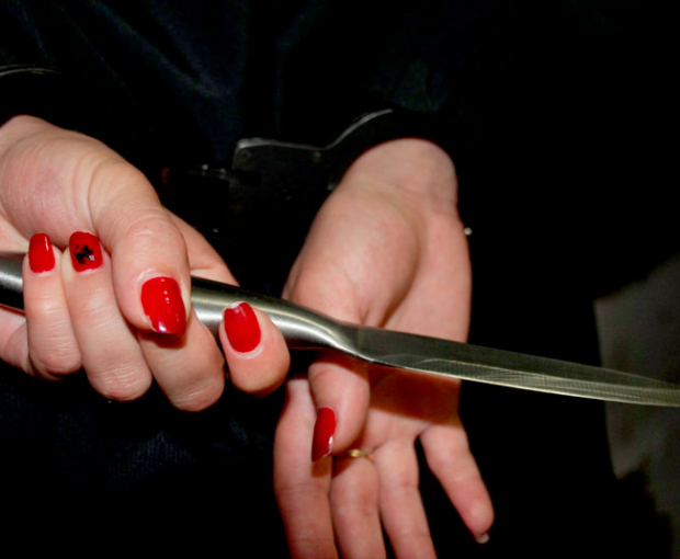 В Баку женщина пырнула ножом брата