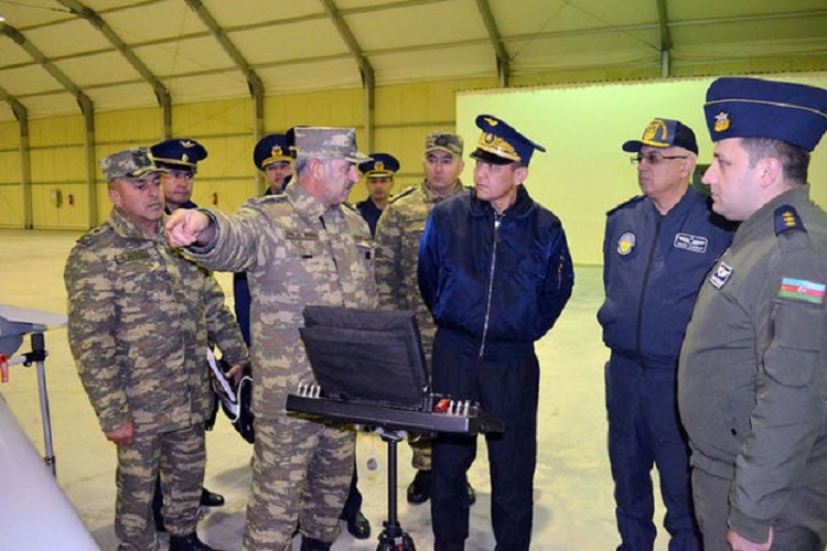 Замминистра обороны Узбекистана посетил воинскую часть ВВС АР - ФОТО