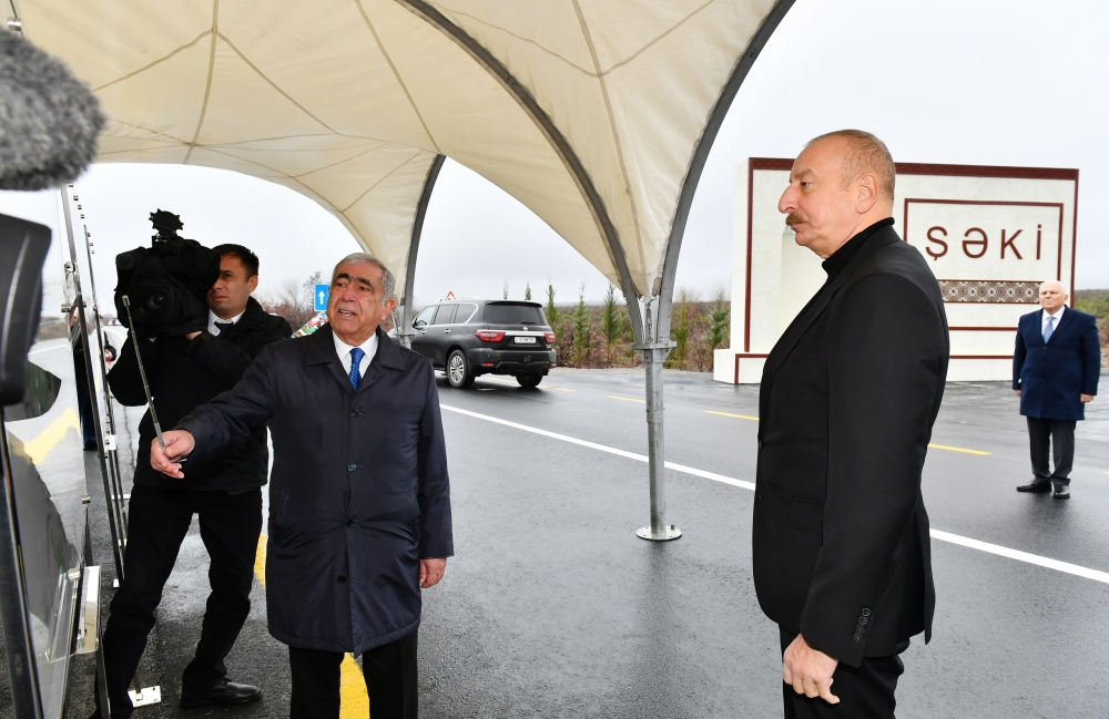 Ильхам Алиев принял участие в открытии после реконструкции автодороги Огуз-Шеки - ОБНОВЛЕНО + ФОТО