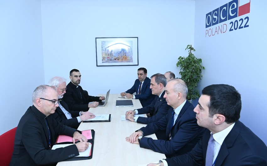 Джейхун Байрамов встретился с госсекретарем Святого Престола по иностранным делам
