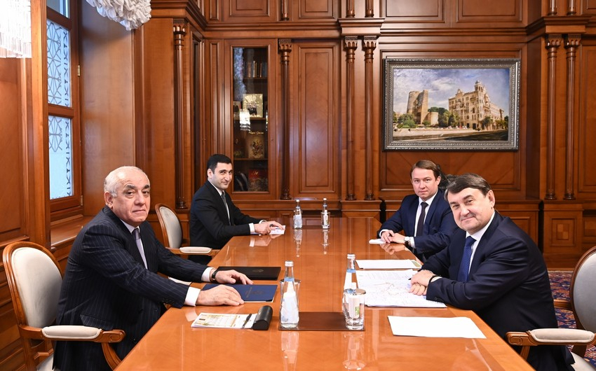 Премьер-министр Али Асадов встретился с помощником Президента России