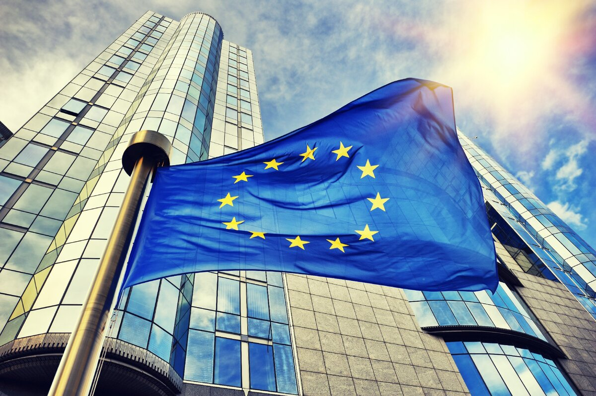 ЕС выделит Азербайджану 2 млрд евро