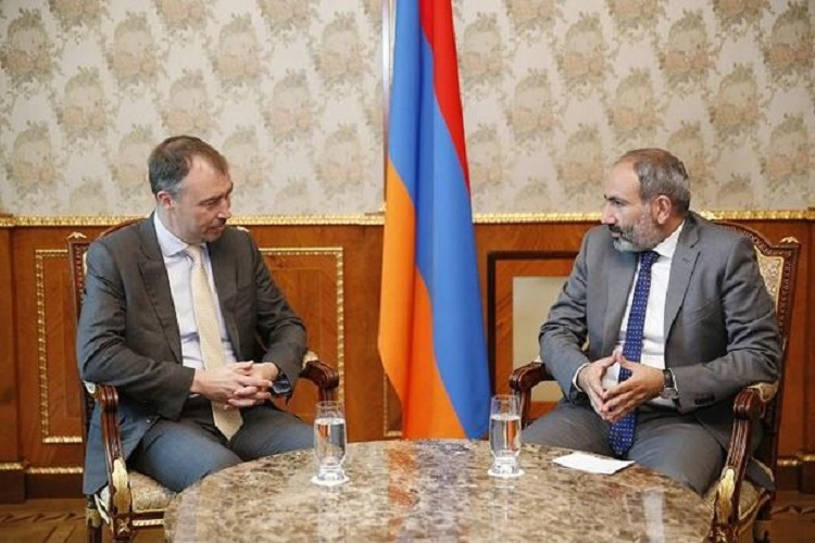 Пашинян обсудил с представителем ЕС процесс нормализации отношений с Азербайджаном