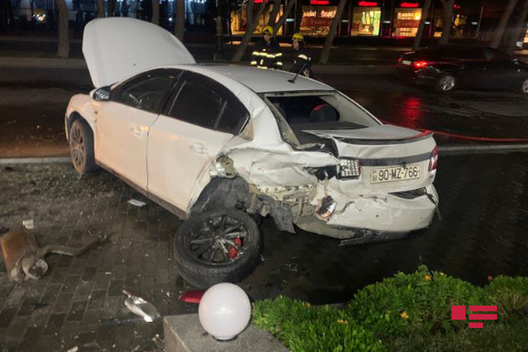 В Баку столкнулись три автомобиля: