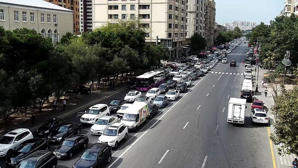 На этих улицах Баку затруднено движение транспорта - СПИСОК