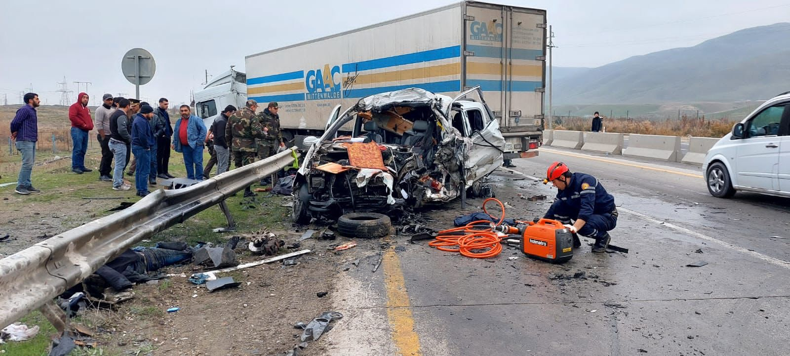 Установлены личности пятерых погибших в тяжелом ДТП на дороге Баку-Губа