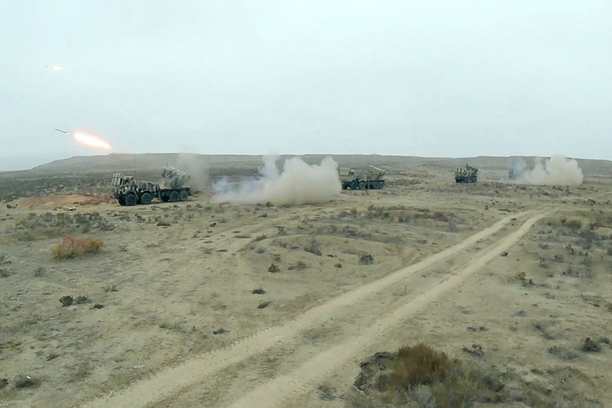 В ракетно-артиллерийских войсках азербайджанской армии проводятся учения - ВИДЕО