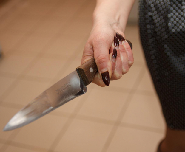 В бакинском кафе женщина ударила ножом мужчину