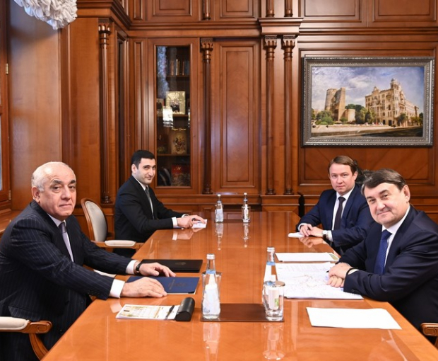 Премьер-министр Али Асадов встретился с помощником Президента России