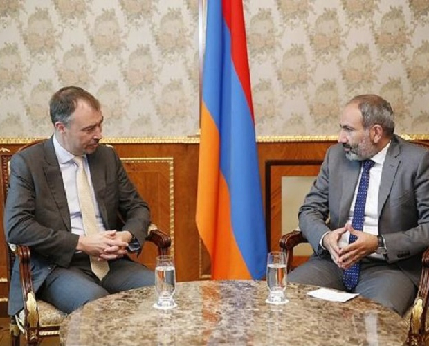 Пашинян обсудил с представителем ЕС процесс нормализации отношений с Азербайджаном