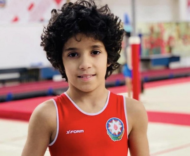 Азербайджанский гимнаст завоевал золотую медаль в России - ВИДЕО