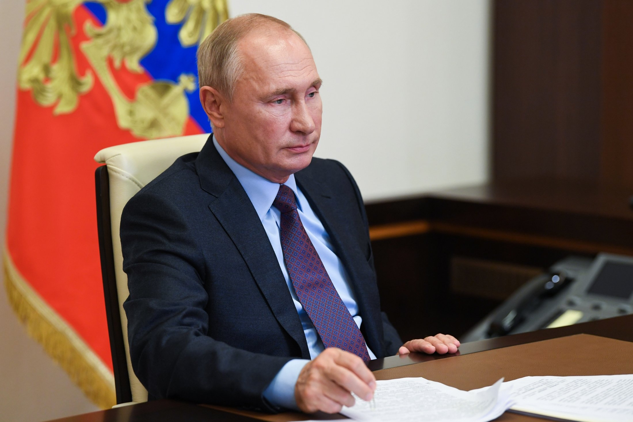 Путин поручил ввести режим прекращения огня в Украине