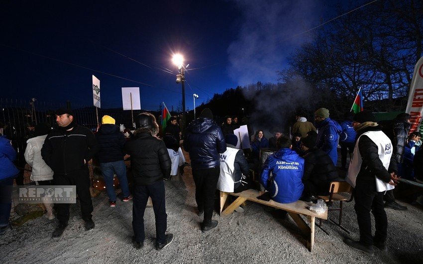 Акция протеста на дороге Ханкенди-Лачын продолжается несмотря на морозную погоду - ФОТО