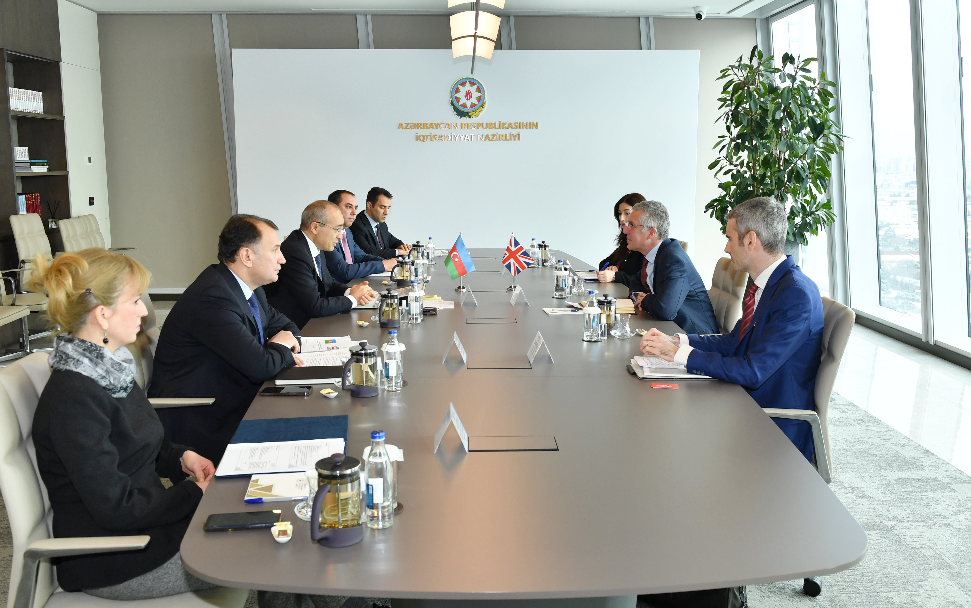 Министр экономики Азербайджана обсудил участие британских компаний в проектах в Карабахе - ФОТО