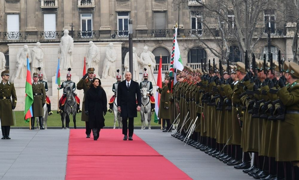 В Будапеште состоялась церемония официальной встречи Президента Ильхама Алиева - ФОТО