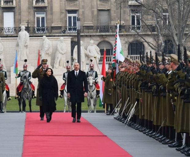В Будапеште состоялась церемония официальной встречи Президента Ильхама Алиева - ФОТО