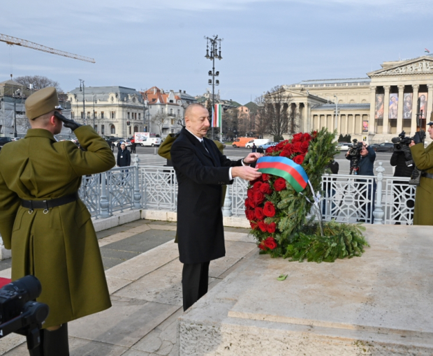 Президент Ильхам Алиев посетил могилу неизвестного солдата в Будапеште - ФОТО