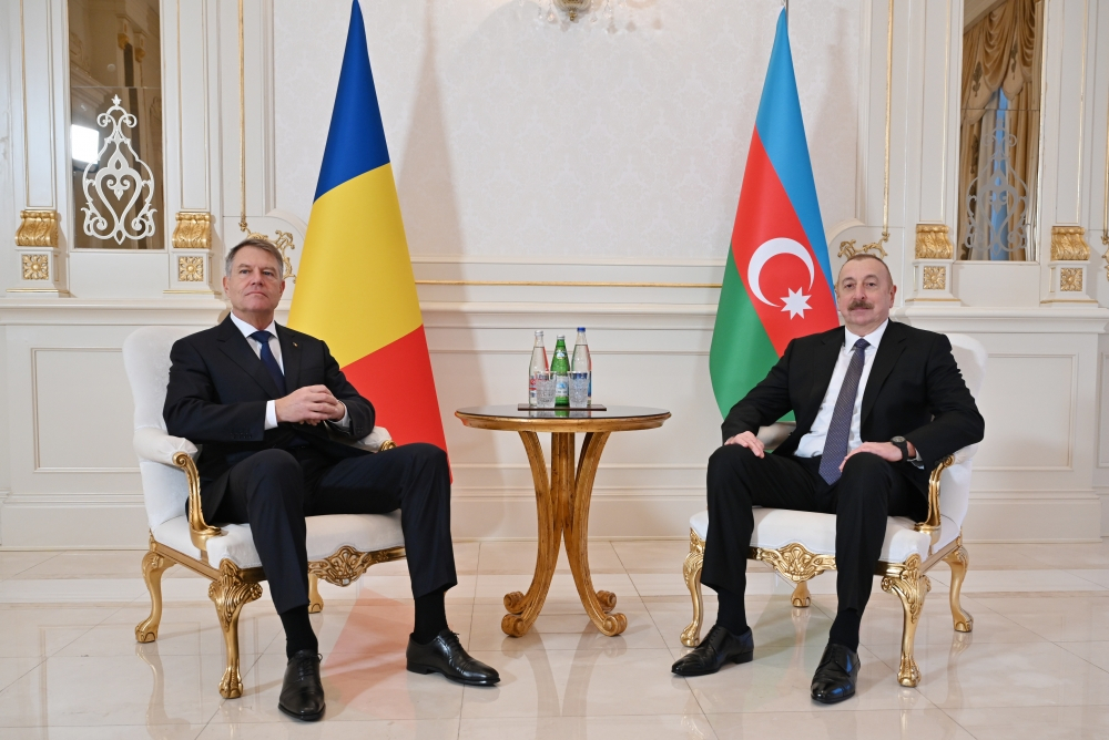 Состоялась встреча один на один президентов Азербайджана и Румынии