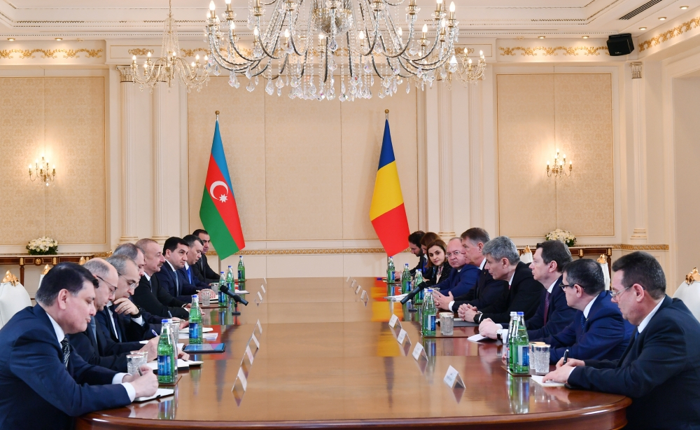 Состоялась встреча президентов Азербайджана и Румынии в расширенном составе - ФОТО