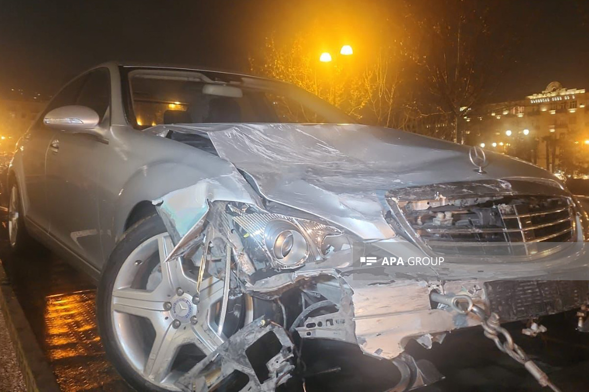 В Баку столкнулись 4 автомобиля, есть пострадавшие - ФОТО