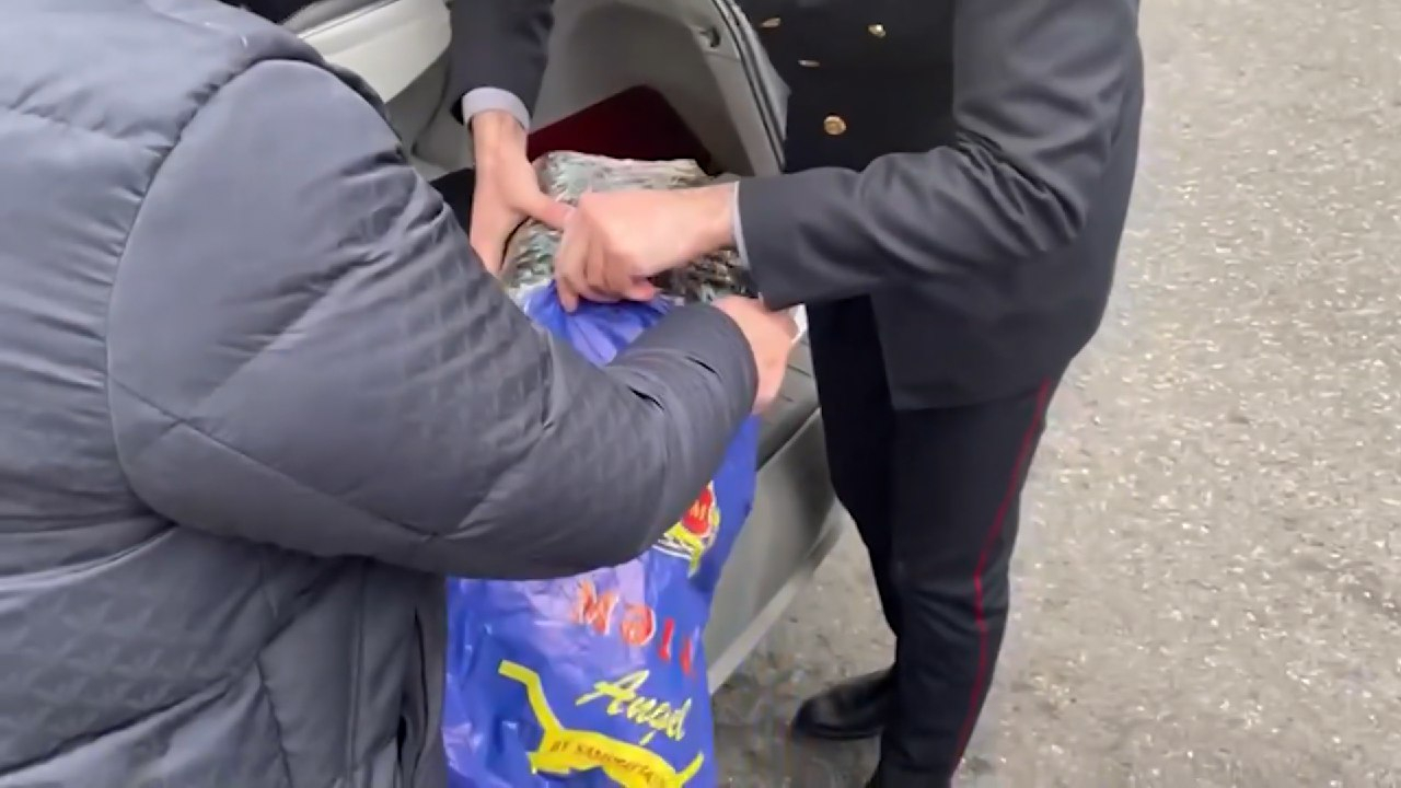 В Баку задержаны курьеры известной компании - ВИДЕО