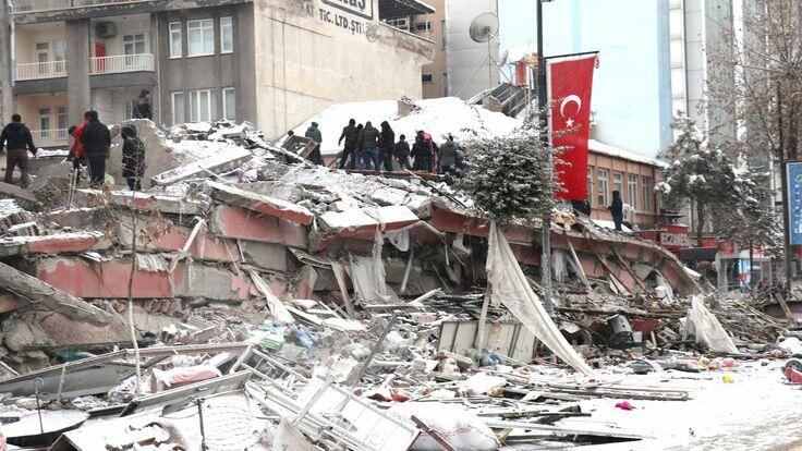 Спасатели извлекли из-под завалов в Малатье азербайджанских студентов